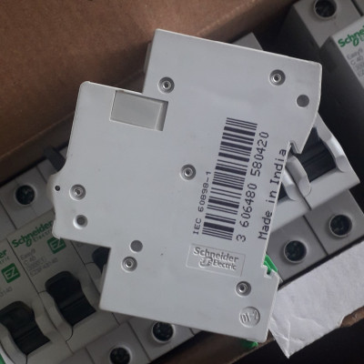 Cầu Dao điện MCB Schneider 1P-40A-4.5kA EZ9F43140 