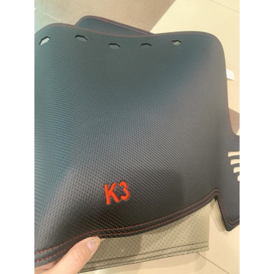 Thảm Taplo Xe K3 2021- 2022-2023 Da PU Vân Carbon , 3 Lớp Chống Trượt Cao Cấp