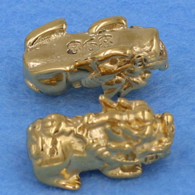 Chuỗi đeo tay Gỗ Hoàng Đàn 6 ly cẩn Tỳ Hưu inox vàng VGHDTHHBV6