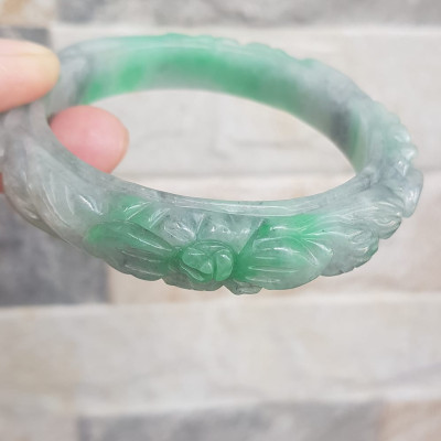 ️Vòng Cẩm Thạch tự nhiên chạm bông mai đẹp Size 56mm x Cao 12mm x dầy may mắn Màu xanh lý tươi trắng xám đẹp sang nữ 54kg - 62kg đeo ạ