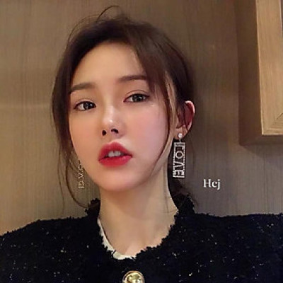 Khuyên tai chữ LOVE đính đá sang chảnh