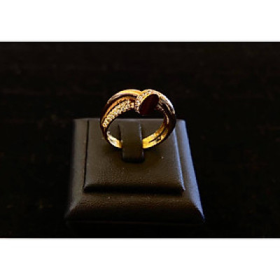 nhẫn vàng 18k đính đá nữ tính