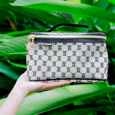 Túi đựng mỹ phẩm cao cấp họa tiết hiện đại Care4u 21x12x13 cm