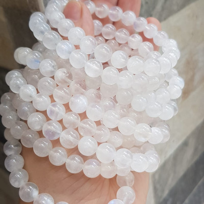 Vòng tay phong thuỷ may mắn moon trắng tự nhiên 8mm hay đá ánh trăng trắng trong bóng đẹp size vòng hạt 8mm màu trắng trong sáng tươi đẹp chuẩn hợp nữ mệnh kim mệnh thuỷ đeo ạ