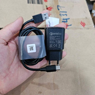 Bộ Sạc 5V - 2A và Bộ Sạc nhanh 18W Vsmart Zin New Chính Hãng Cam Kết _ dùng chung cho các dòng máy