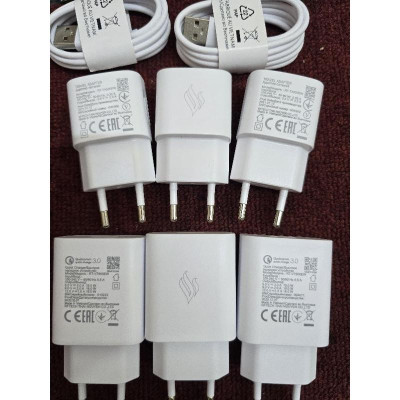 Bộ Sạc 5V - 2A và Bộ Sạc nhanh 18W Vsmart Zin New Chính Hãng Cam Kết _ dùng chung cho các dòng máy