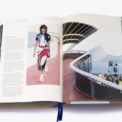 Artbook - Sách Tiếng Anh - Louis Vuitton Catwalk