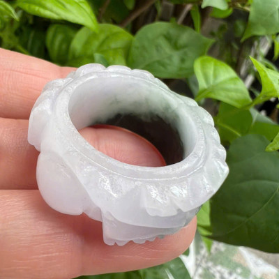 Nhẫn Rồng Nam Ni 21mm Cao 13mm Dầy 5mm Cẩm Thạch màu màu trắng xanh đậm phía dưới đẹp ạ