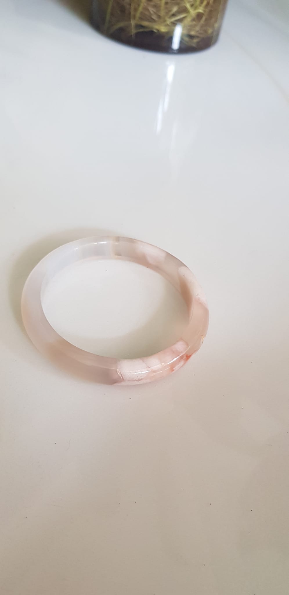 Vòng tay Nữ Bản Hẹ Mới Đá Mã Não Trắng Tuyết rau câu trong bóng quá đẹp luôn ạ Vòng Ni 53mm x Cao 10mm x dầy 6,5mm Nữ mệnh Kim mệnh Thủy Cân nặng 52kg - 55kg đeo xinh tay đẹp lắm ạ