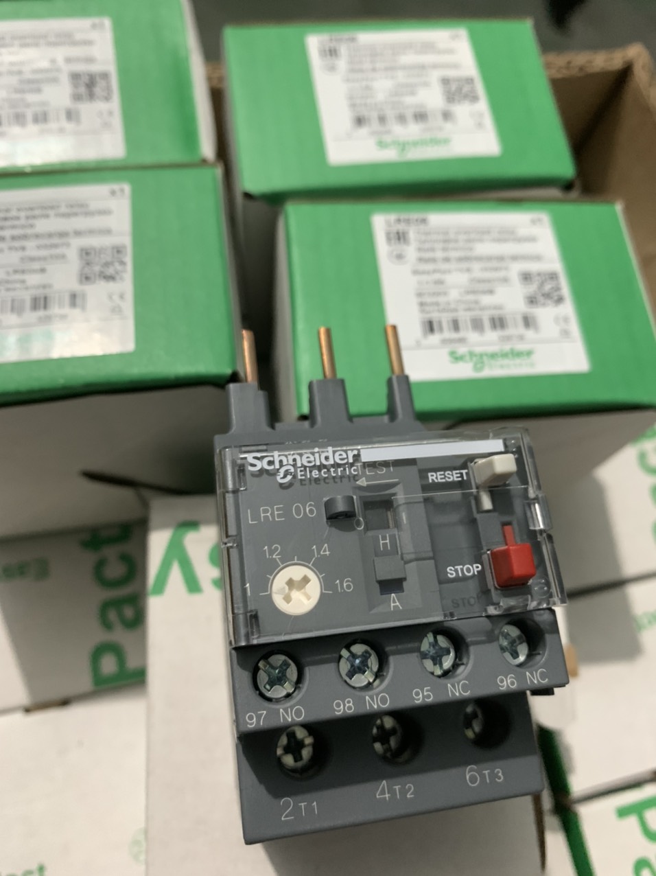 Rơ le nhiệt LRE06 Schneider bảo vệ quá tải dãi 1A đến 1.6A Chính hãng