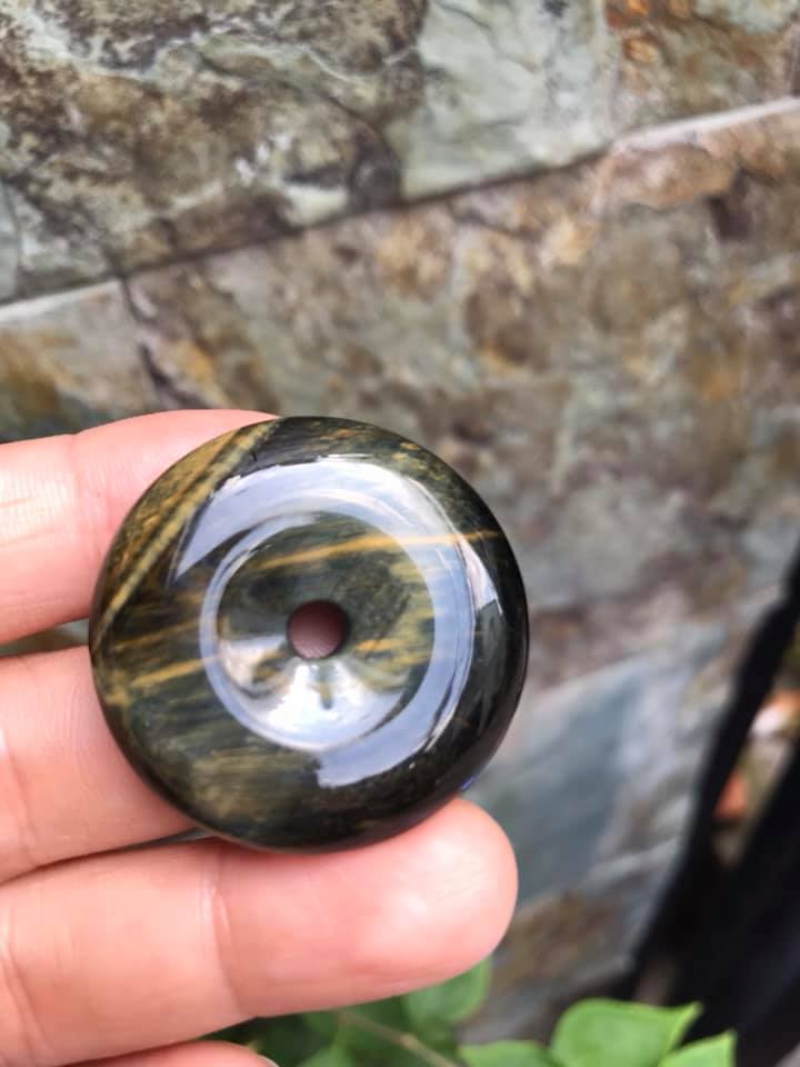 Mặt Dây Chuyềnn Đồng Tiền Điếu đá mắt hổ đen xanh xíu vàng tự nhiên size 33mm x dầy 8,5mm Nam mệnh Thủy Mộc