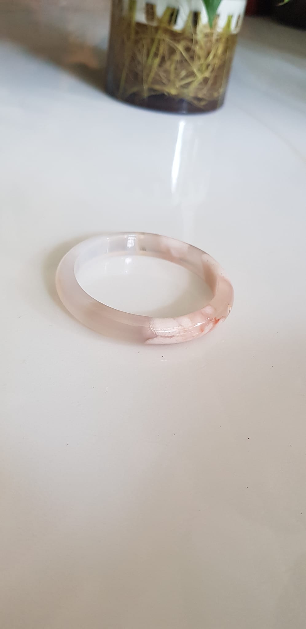 Vòng tay Nữ Bản Hẹ Mới Đá Mã Não Trắng Tuyết rau câu trong bóng quá đẹp luôn ạ Vòng Ni 53mm x Cao 10mm x dầy 6,5mm Nữ mệnh Kim mệnh Thủy Cân nặng 52kg - 55kg đeo xinh tay đẹp lắm ạ