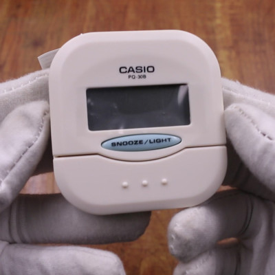 Đồng Hồ Báo Thức Du Lịch - Để Bàn Điện Tử Casio PQ-30B-7DF Màu Trắng 6X6 cm