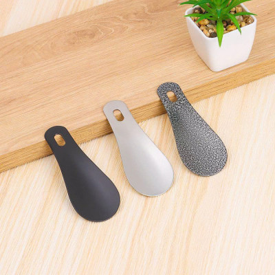 COMBO 2 Muỗng Xỏ Giày 001 Đón Gót Giày Cho Mọi Tư Thế Cho Giày Nam & Nữ Dụng Cụ Mang Giày/ Móc Chìa Khoá Tăng Tuổi Thọ Của Giày - Giao Màu Ngẫu Nhiên