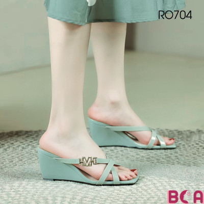 Giày Đế Xuồng Hở Mũi Nữ 7cm RO704 ROSATA tại BCASHOP Kiểu Dáng Sandal Thanh Lịch, Kết Hợp Màu Sắc Hiện Đại Trẻ Trung