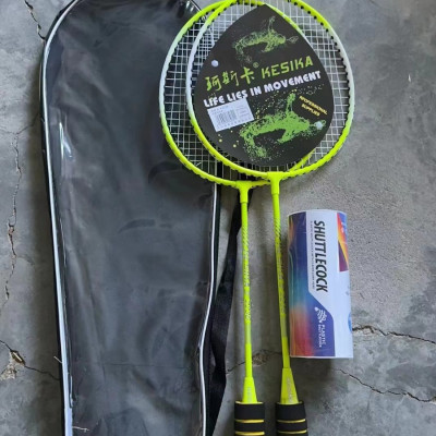 Bộ 2  cây vợt cầu lông hợp kim nhôm , kèm túi đựng , tặng 3 quả cầu ,tay cầm được làm bằng gỗ  chắc tay  ,lót ngoài đệm mút giúp cầm nắm vợt được chắc chắn , dễ dàng