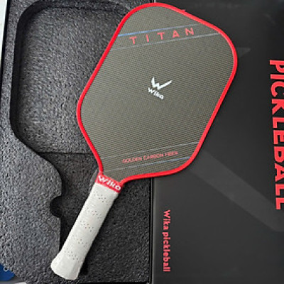 Vợt Pickleball Wi-ka Titan với mặt vợt bằng Titanium vàng siêu bền, tối ưu trọng lượng, kiểm soát bóng tốt - Hàng công ty