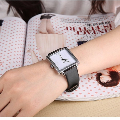 Đồng Hồ Nữ Julius Hàn Quốc JA354A Dây Da Cá Tính