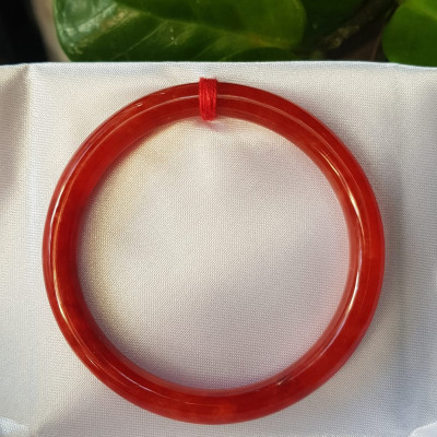 Vòng Cẩm Thạch đỏ đẹp CN 54mm x chột 6,8mm màu đỏ tươi đều bóng đẹp chuẩn hợp nữ mạng hỏa mạng thổ 53kg- 60kg đeo đẹp tay may mắn tốt sức khỏe công việc rực rỡ tài lộc quà tặng ý nghĩa cho Mẹ, mình & người thân ạ