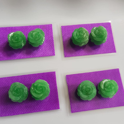 Đôi bông tai mới bông hồng nổi cao sịn đẹp xanh Ngọc tươi size đk 9,5mm x Cao 5mm Chất liệu đá ngọc cẩm thạch tự nhiên xanh ngọc tươi đều sịn bóng mượt đẹp nữ về bọc vàng lên đeo sang lắm ạ