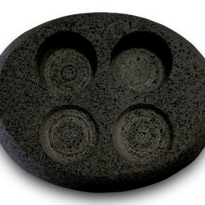 Khay đá đựng khăn nén 4 lỗ (gồm 2 lỗ đựng khăn & 2 lỗ đựng nước) sử dụng cho 2 khách. Được sử dụng trong nhà hàng sushi