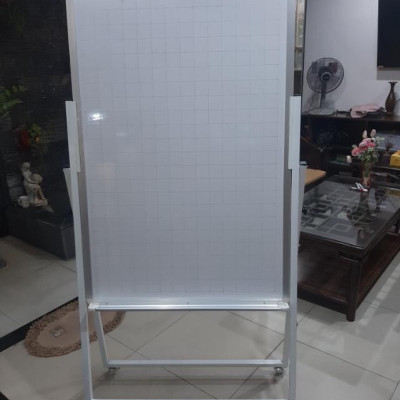 Bảng Flipchart Cố Định Viết Bút Lông Có Ô Ly Bavico - Trắng (1.0 x 1.2 m)