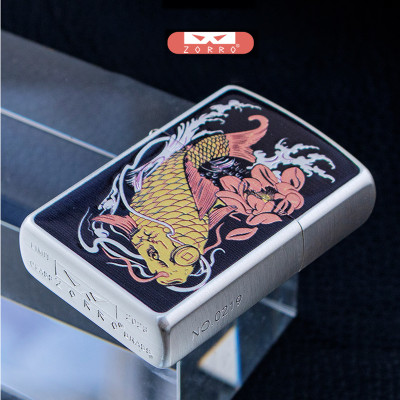 Vỏ Hột Quẹt Bật Lửa Xăng Đá Zorro Z2-1117 Họa Tiết Cá Chép Quần Hội Ao Sen Cực Đẹp Đem Lại May Mắn