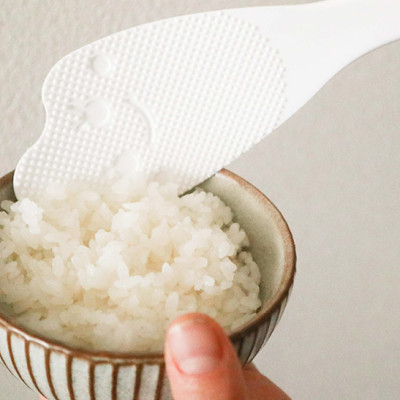 Combo bát nhựa tròn họa tiết thỏ/trăng 390ml + Set 2 chiếc muôi xới cơm - nội địa Nhật Bản