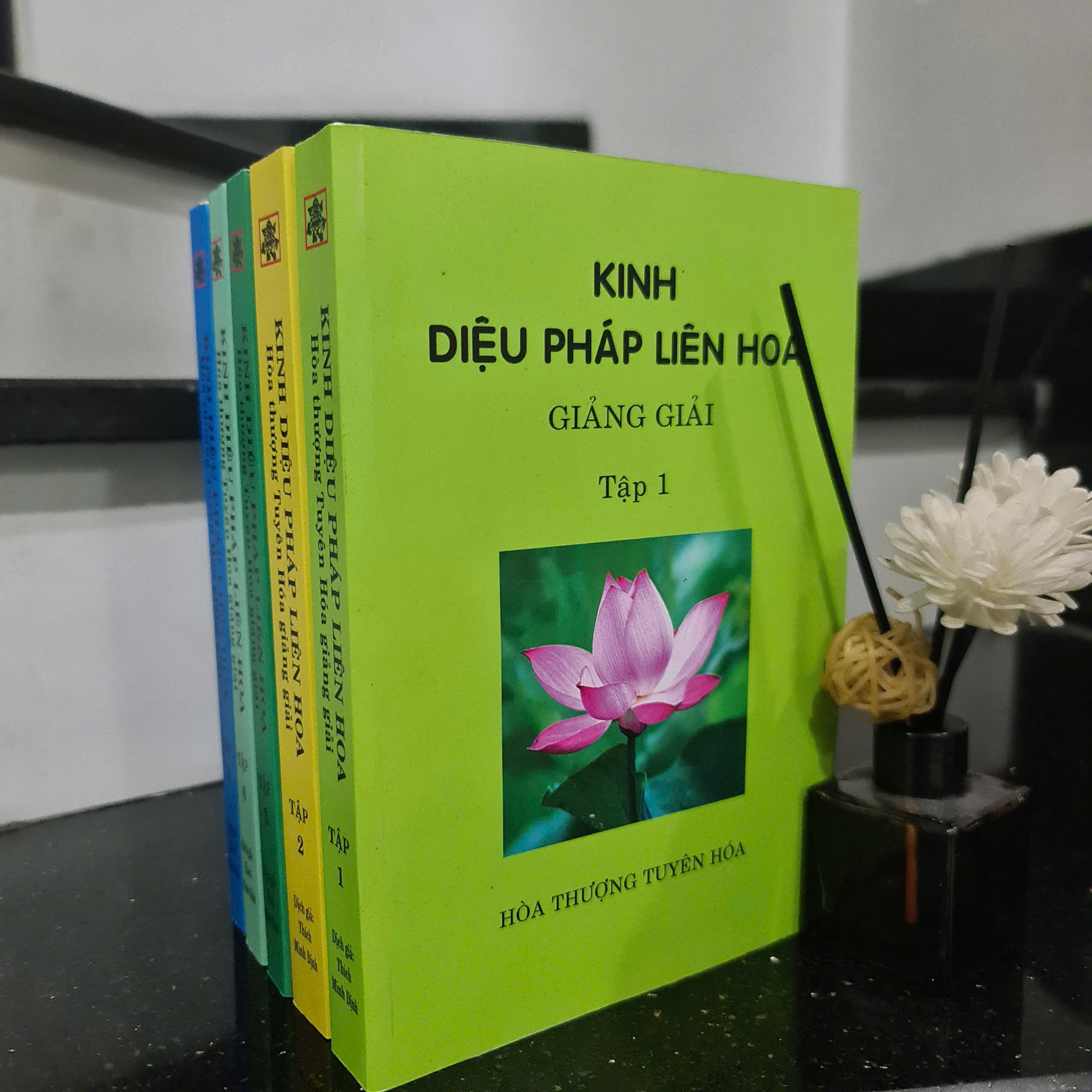 Sách - Kinh Diệu Pháp Liên Hoa Giảng Giải ( Trọn Bộ 5 Tập )