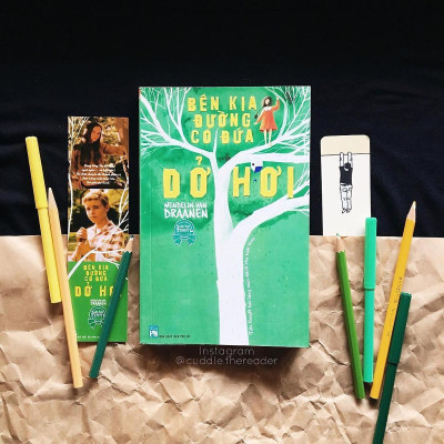 Sách - Bên Kia Đường Có Đứa Dở Hơi - NXB Phụ Nữ