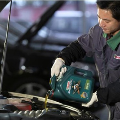 Dầu nhớt cho động cơ ô tô Castrol Magnatec, SAE 5W-30, SP, (Can 4 lít)