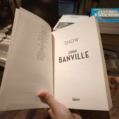 Sách - Snow : the masterful country house murder mystery and top 10 Sunday Times bestseller (Strafford and Quirke) by John Banville