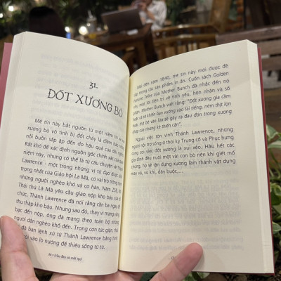 MÈO ĐEN VÀ MẮT QUỶ - Chloe Rhodes – Sahara dịch - AZ Việt Nam - NXB Dân Trí