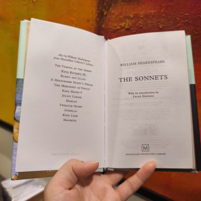 Sách - The Sonnet by William Shakespeare (Macmillan Collector
