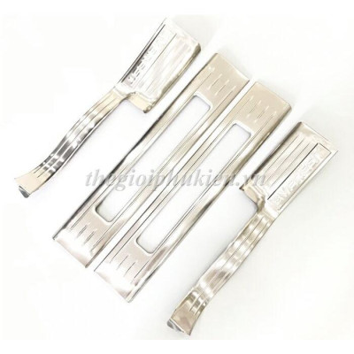 BỘ SẢN PHẨM Nẹp bước chân và ốp chống trầy cốp Ford Everest 2016-2019 - Mẫu Inox