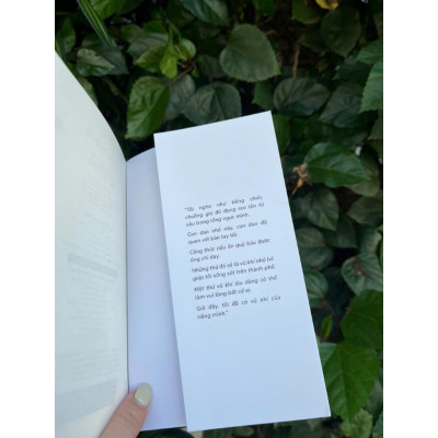 Sách - Con Dao Nhỏ Của Emiri - Morisawa Akio - Nhã Nam