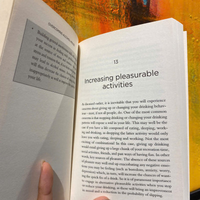 Sách - Overcoming Alcohol Misuse by Marcantonio Spada - A self-help guide using cognitive behavioural techniques