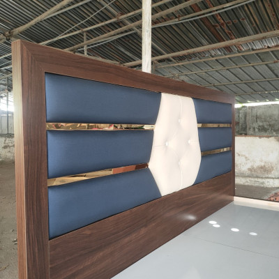 Giường gỗ MDF lõi xanh Tundo kết hợp inox mạ vàng 