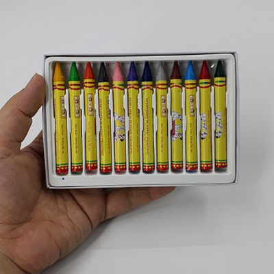 Bộ 2 Viết Sáp Màu Chó Đốm BS-005 (12 Màu) - Mẫu Bao Bìa Màu Xanh Lá