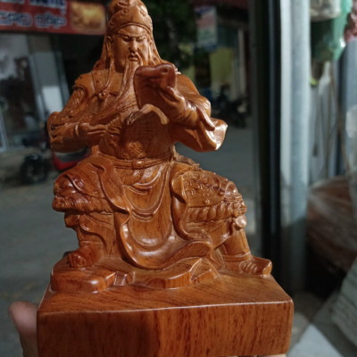 Tượng quan công đọc sách bằng gỗ hương đá kt cao 15×8×10cm