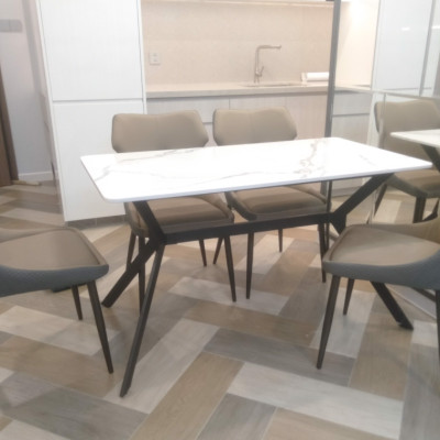 Bàn ăn mặt đá cẩm thạch Tundo chân xương cá hiện đại