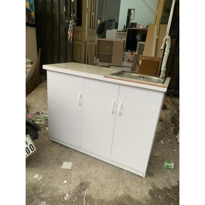 Tủ bếp nhựa đài loan màu trắng có bồn rửa và mặt bếp dán gạch