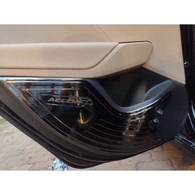 Ốp Tapli titan Cửa dành cho xe Hyundai Accent 2018 2019 2020 2021 tặng kèm thêm keo 3.M