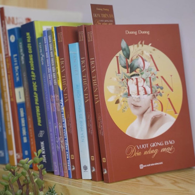 Sách Hoa Trên Đá