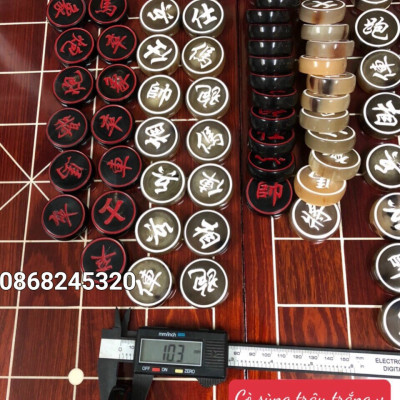 Quân cờ sừng trắng và sừng đen  kt 3.7×1.2cm 