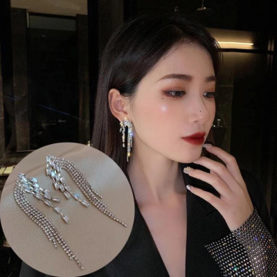Earrings nữ đeo tai dáng dài chảy gắn đá cao cấp