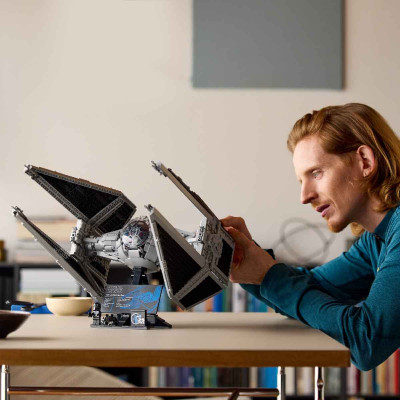 Bộ Lắp Ráp TIE Interceptor LEGO STAR WARS 75382 (1931 chi tiết)