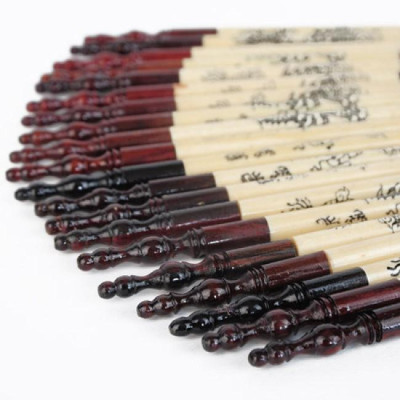 Bộ đũa thờ 10 đôi + giá rẻ quạt bằng gỗ Hương (CTH790) Hoa văn phong thủy đẹp mắt ️