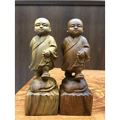 Tượng tiểu đồng thong dong bằng gỗ bách xanh thơm nức kt cao 20cm 