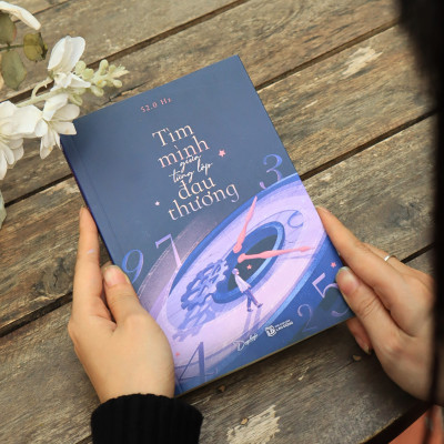 Sách - Tìm Mình Giữa Từng Lớp Đau Thương